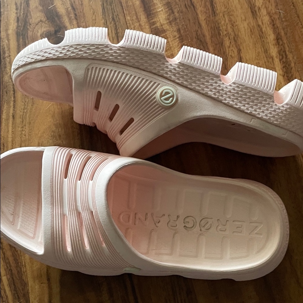 Cole Haan Pale Pink Sandals comfy worn twice only. Perfect for the pool, beach.